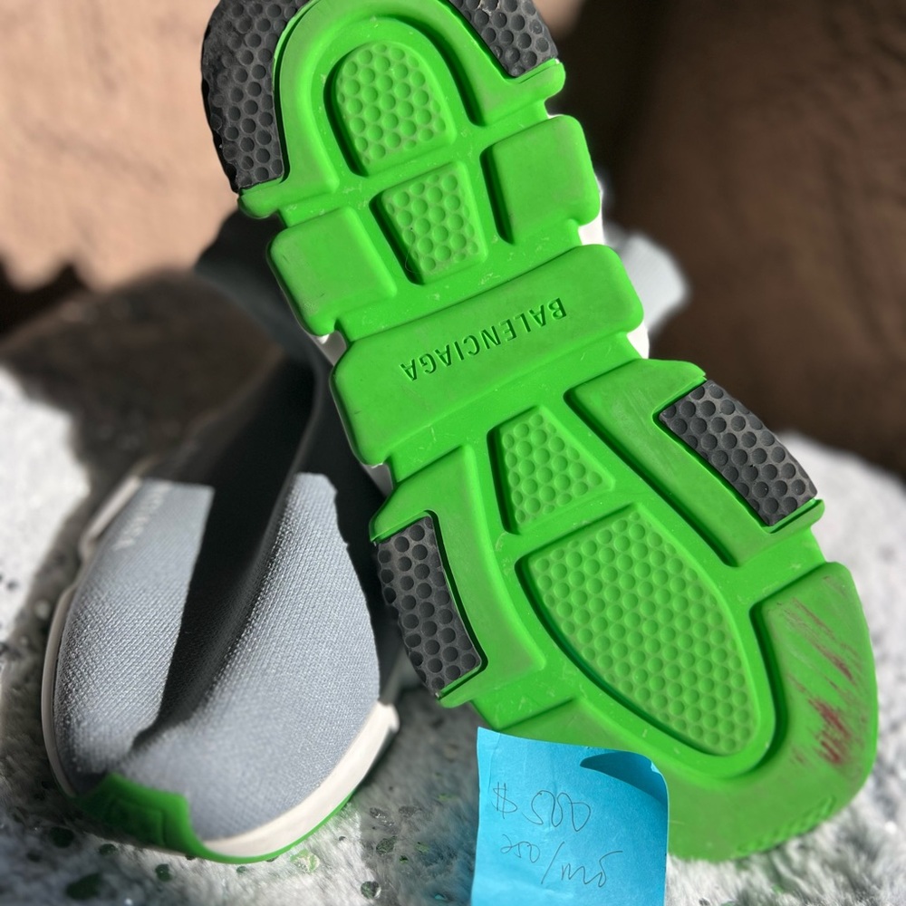 💯 % Authentic. Balenciaga sneakers. Preloved. Size 38. Light gray color. - Picture 4 of 6